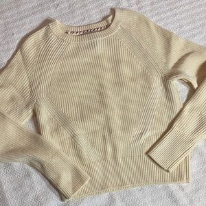 Banana republic med cream cable knit sweater ( fine merino wool & acrylic blend)
